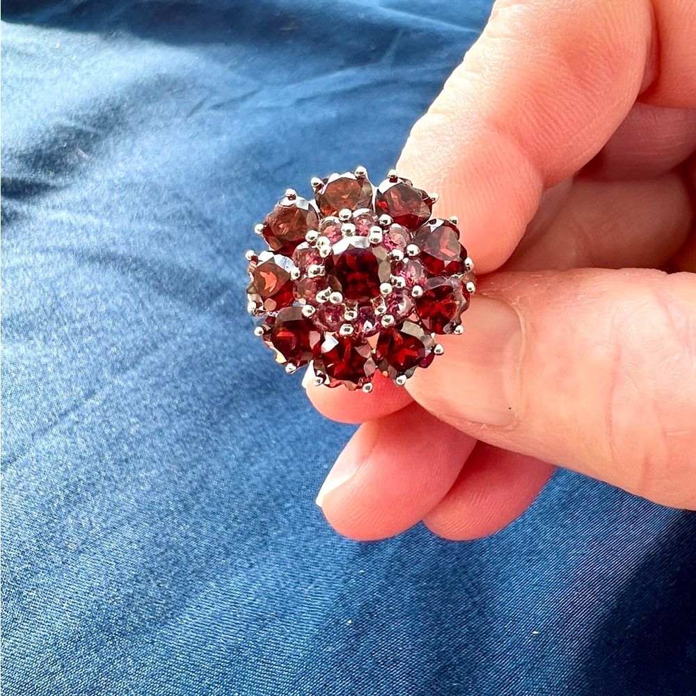 Woman’s heart ring